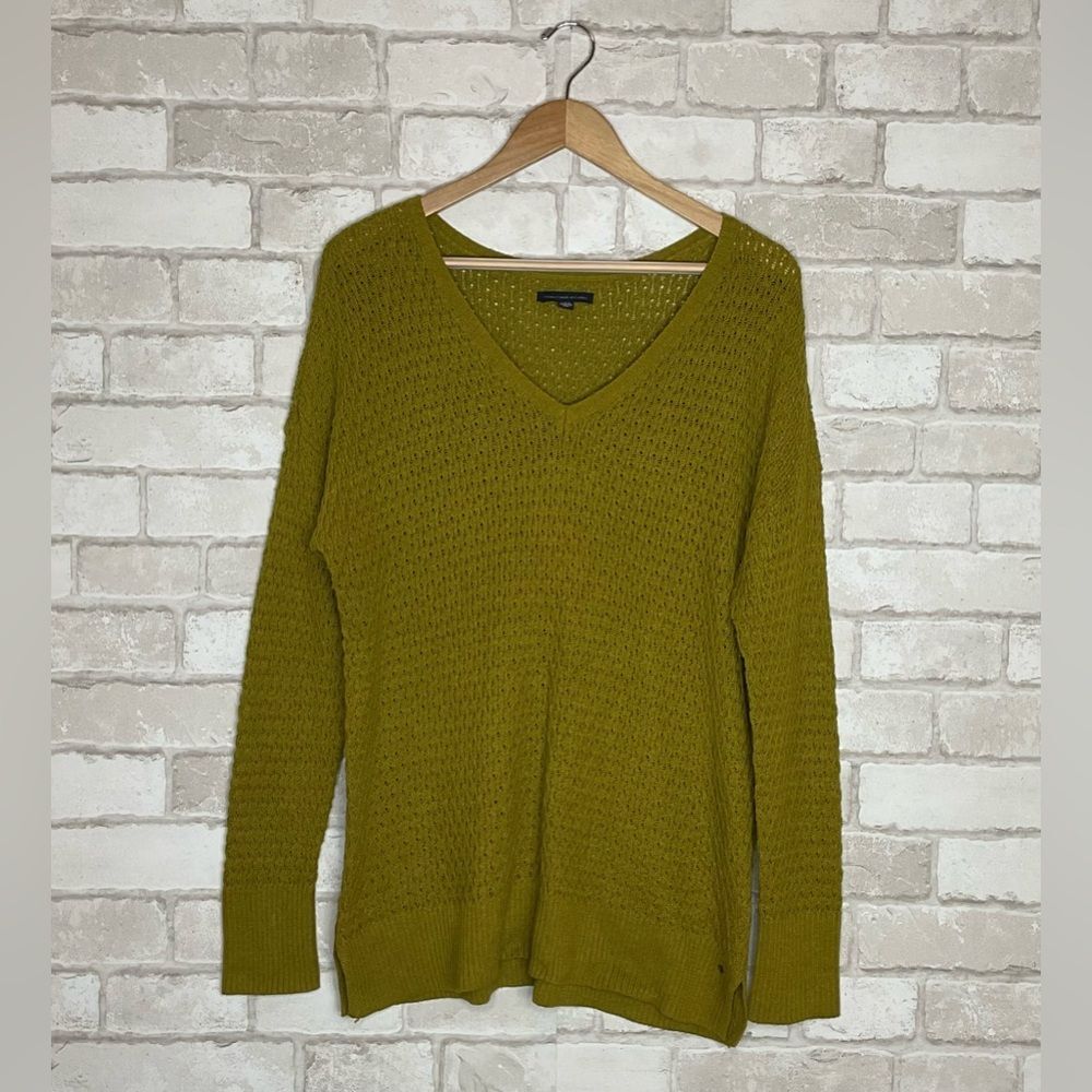 American Eagle Outfitters V-Neck Knit Sweater Size L